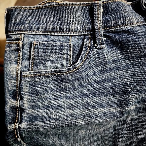 Old Navy The Flirt Raw Hem Cut-off Jean Shorts Jorts Women's Size 4 Causual EUC - Picture 3 of 8